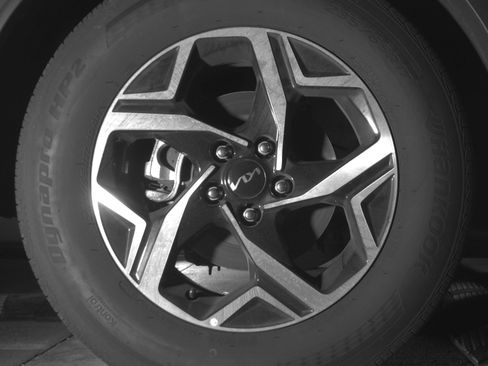 Used 2025 Kia Sportage LX image 15