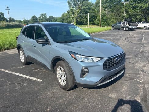 Used 2025 Ford Escape Active w/ Active Premium Tech Pack AWD/4WD image 7