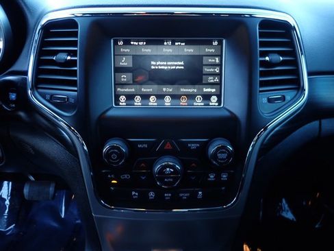 Used 2019 Jeep Grand Cherokee Laredo image 16