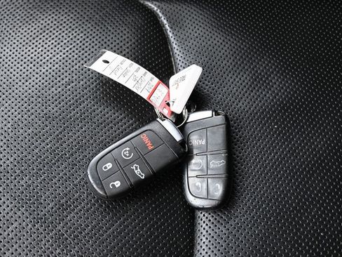 Used 2019 Chrysler 300 Limited image 30