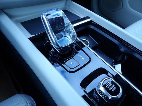 New 2026 Volvo XC60 B5 Ultra w/ Protection Package Premier image 24