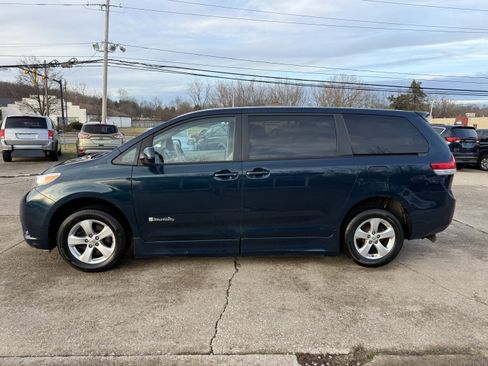 Used 2011 Toyota Sienna LE image 6