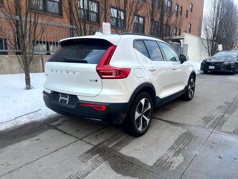Certified 2025 Volvo XC40 B5 Plus image 7