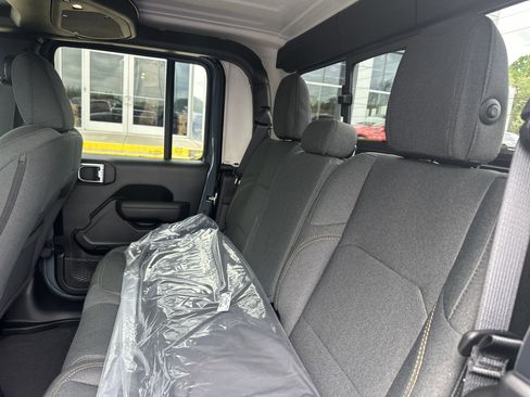 New 2025 Jeep Gladiator Sport image 21