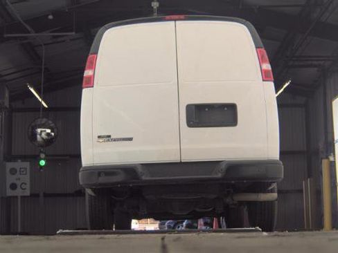 Used 2021 Chevrolet Express 3500 w/ Driver Convenience Package image 6