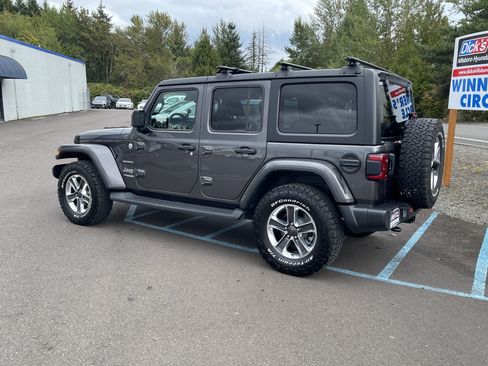 Used 2022 Jeep Wrangler Unlimited Sahara w/ LED Lighting Group AWD/4WD image 3
