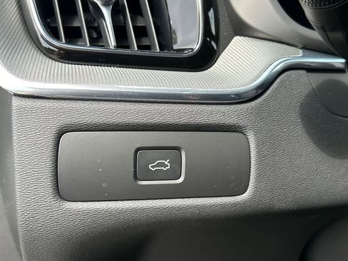 New 2026 Volvo XC60 B5 Ultra w/ Protection Package Premier image 24