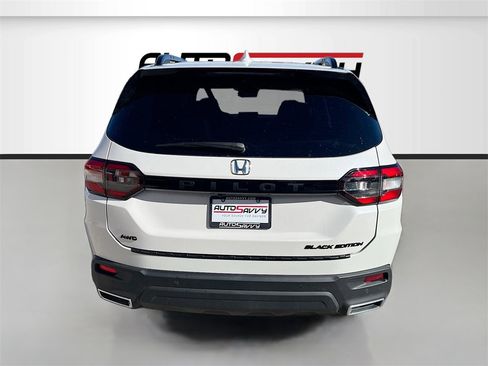 Used 2025 Honda Pilot Black Edition image 6