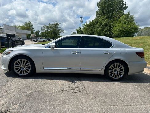 Used 2013 Lexus LS 460 w/ Comfort Pkg RWD image 8