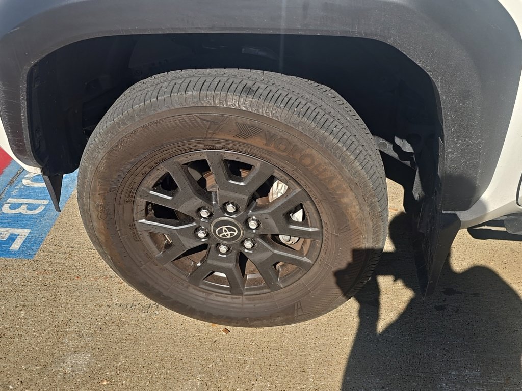 Used 2025 Toyota 4Runner SR5 AWD/4WD image 7