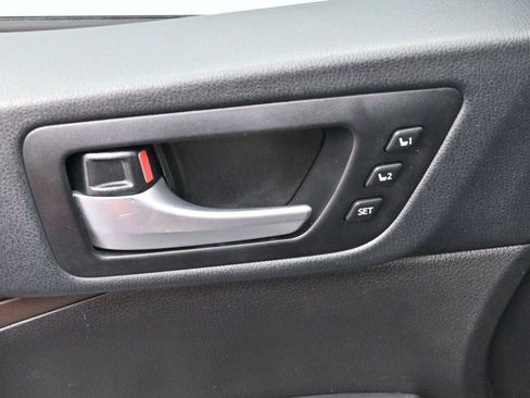 Used 2019 Toyota Highlander Limited AWD/4WD image 12