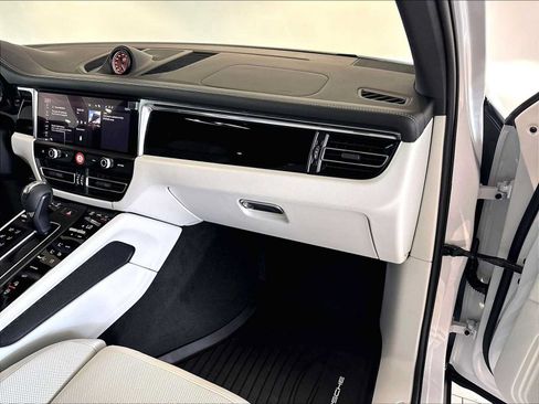 New 2026 Porsche Macan AWD/4WD image 22