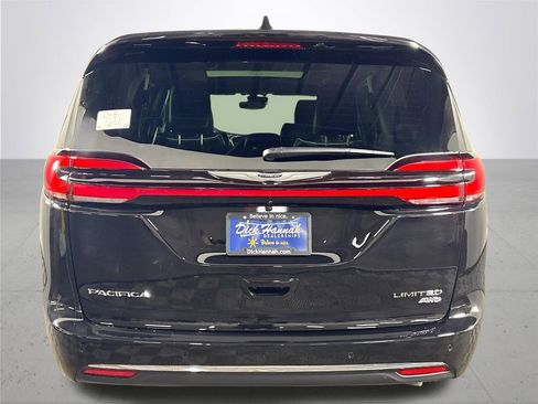 New 2026 Chrysler Pacifica Limited image 7