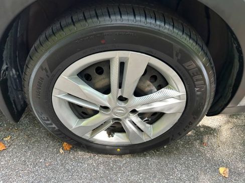 Used 2020 Nissan Kicks S FWD image 34