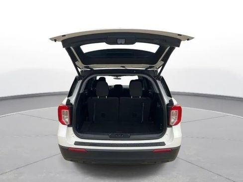Used 2022 Ford Explorer XLT image 41