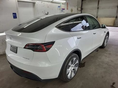Used 2023 Tesla Model Y Long Range AWD/4WD image 3