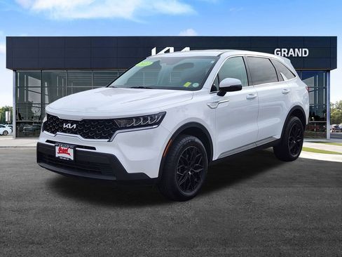 Used 2022 Kia Sorento LX image 5