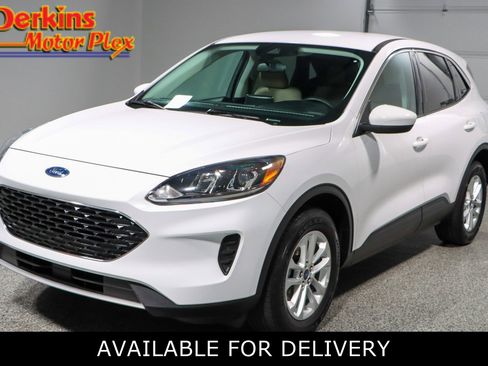 Used 2021 Ford Escape SE image 1
