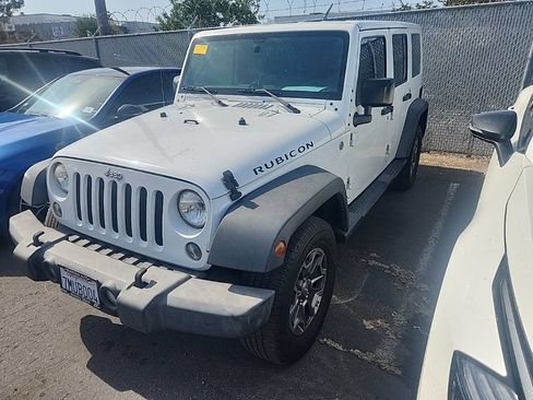 Used 2015 Jeep Wrangler Unlimited Rubicon w/ Connectivity Group AWD/4WD image 4