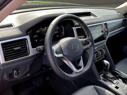 Used 2023 Volkswagen Atlas SE w/ Panoramic Sunroof Package FWD image 20