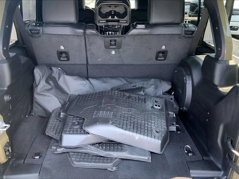 Certified 2025 Jeep Wrangler Unlimited Rubicon AWD/4WD image 29