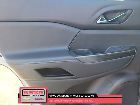 Used 2023 GMC Acadia SLT image 17