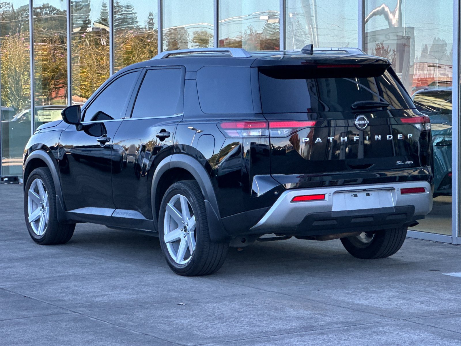 Used 2024 Nissan Pathfinder SL AWD/4WD image 5