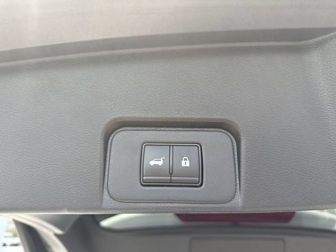 Used 2025 Nissan Rogue SV AWD/4WD image 18