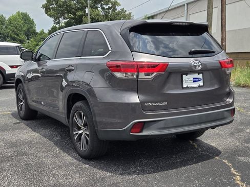 Used 2019 Toyota Highlander LE FWD image 9