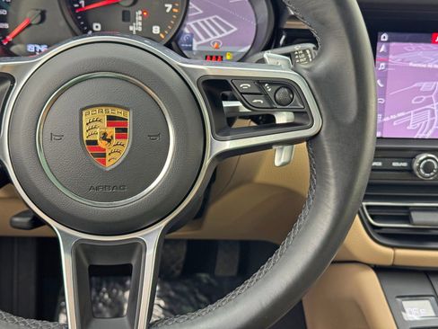 Used 2021 Porsche Macan image 23