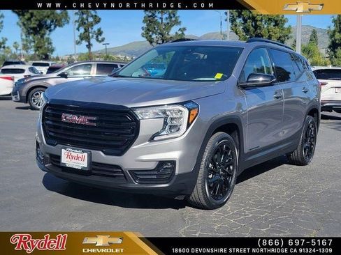 Certified 2024 GMC Terrain SLT w/ Infotainment Package II image 1