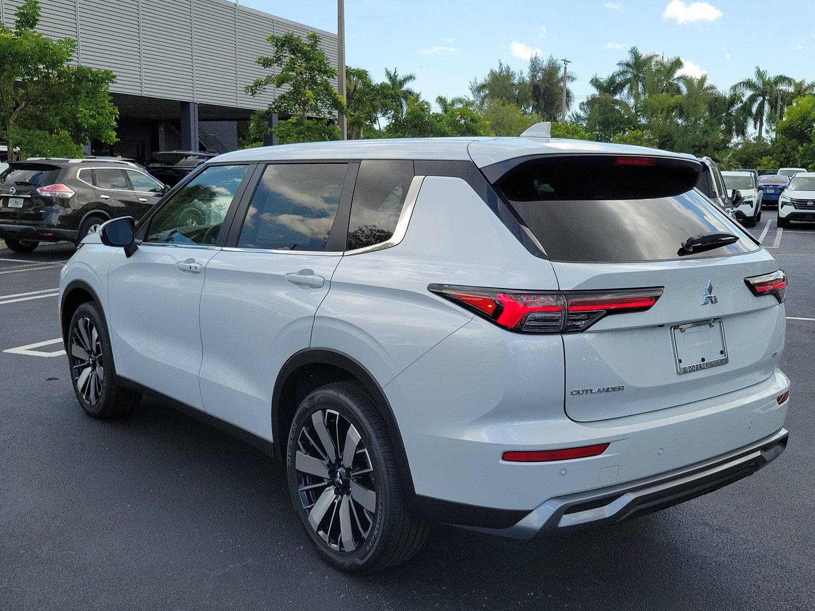 New 2026 Mitsubishi Outlander SE FWD image 6
