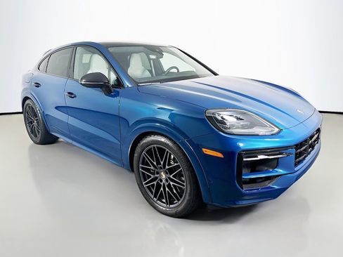 New 2025 Porsche Cayenne GTS image 7