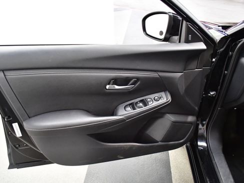 Used 2025 Nissan Sentra SV FWD image 16