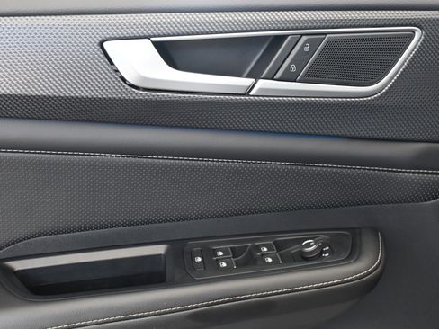 Used 2024 Volkswagen Atlas Cross Sport SEL R-Line image 16