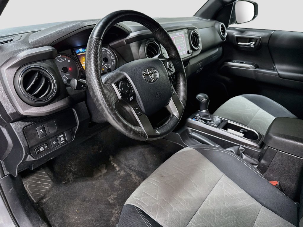 Used 2023 Toyota Tacoma TRD Off-Road w/ Technology Package AWD/4WD image 9