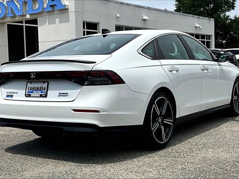 Used 2023 Honda Accord Sport image 2