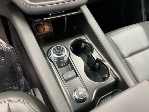 Used 2025 Ford Explorer Active w/ Active Comfort Package image 32