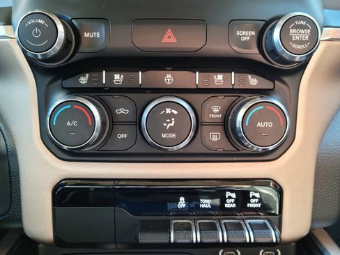 Used 2019 RAM 1500 Laramie image 13