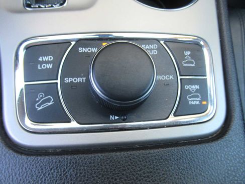 Used 2013 Jeep Grand Cherokee Overland w/ Advance Technology Group image 37