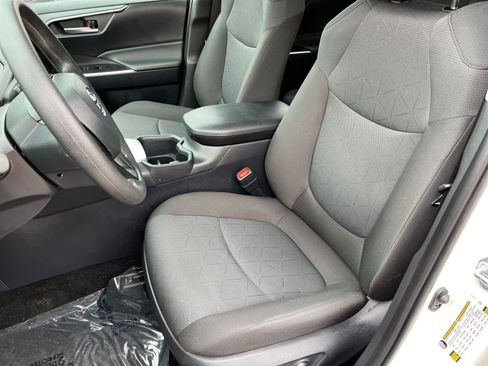 Used 2025 Toyota RAV4 XLE w/ Convenience Package image 37