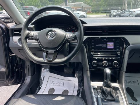 Used 2021 Volkswagen Passat 2.0T SE FWD image 13