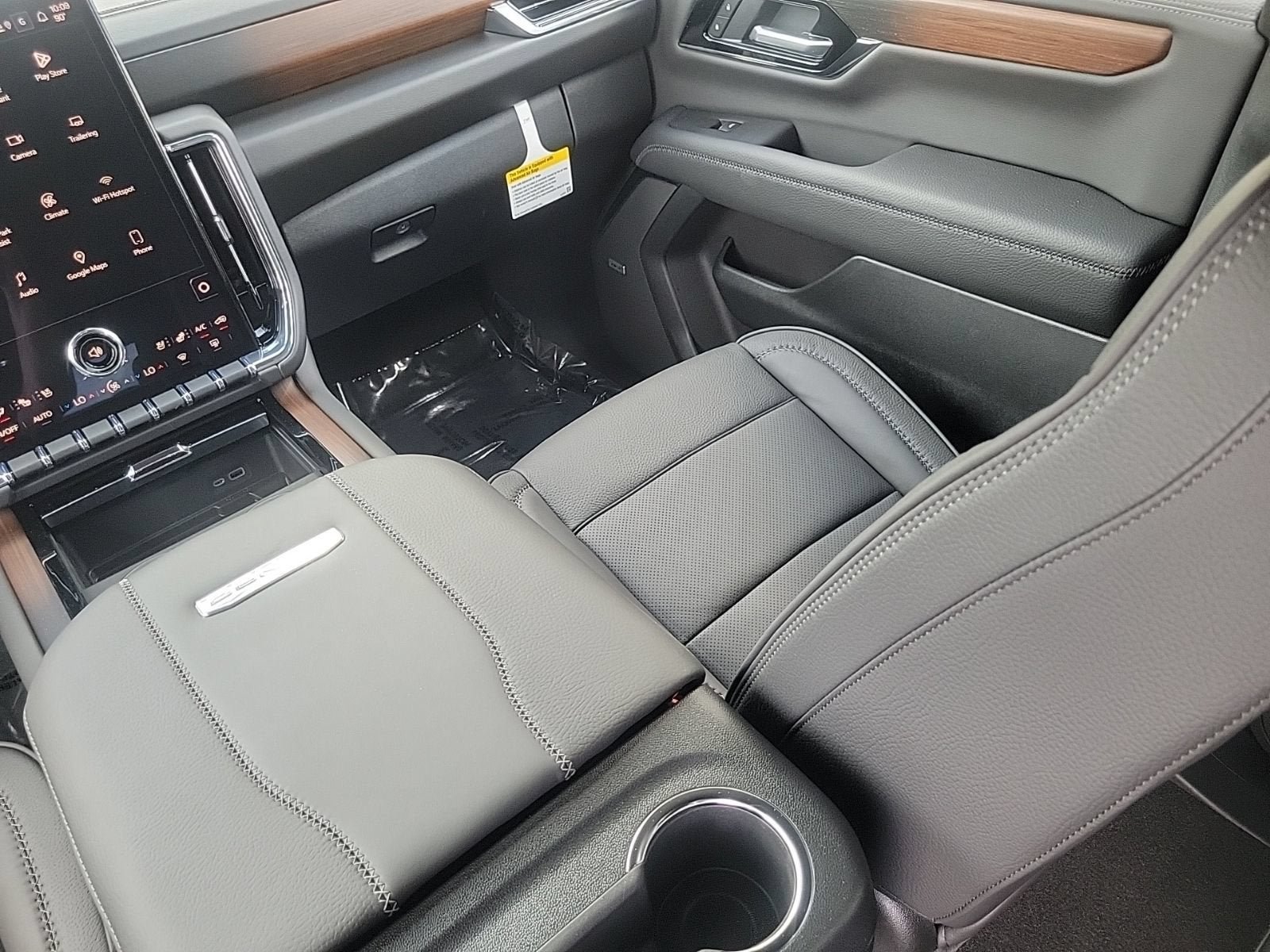 New 2026 GMC Yukon Denali w/ Sun & Power Step Package AWD/4WD image 14