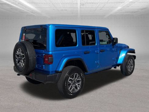 Used 2025 Jeep Wrangler Unlimited Sahara AWD/4WD image 6