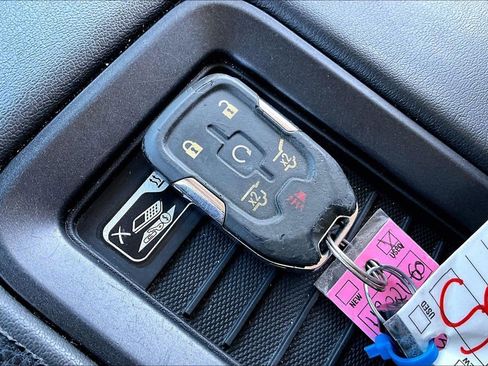 Used 2017 GMC Yukon SLT image 13