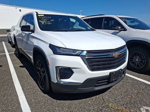 Used 2023 Chevrolet Traverse LS FWD image 3