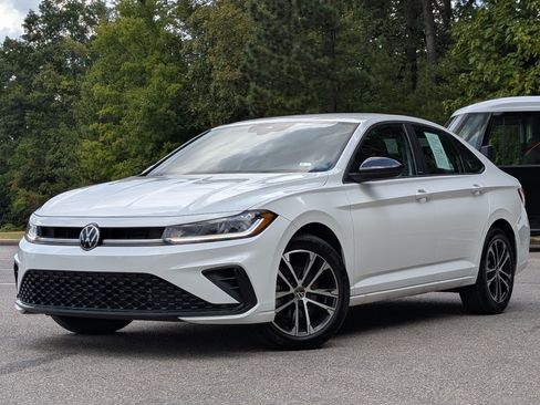Used 2026 Volkswagen Jetta Sport FWD image 4