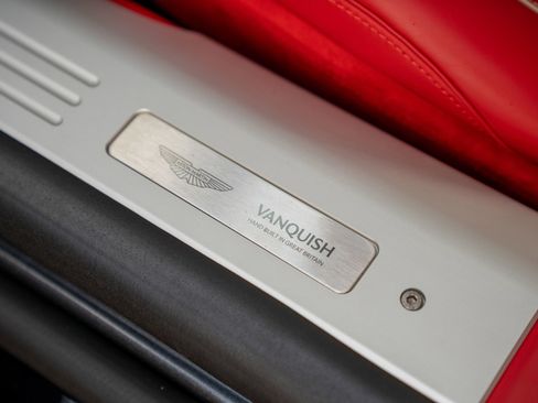 Used 2025 Aston Martin Vanquish image 16