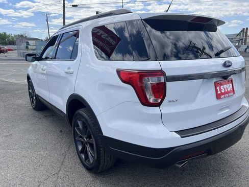 Used 2018 Ford Explorer XLT w/ Equipment Group 202A AWD/4WD image 7