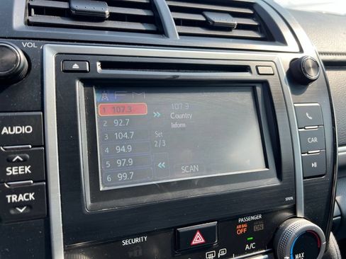 Used 2014 Toyota Camry SE FWD image 12